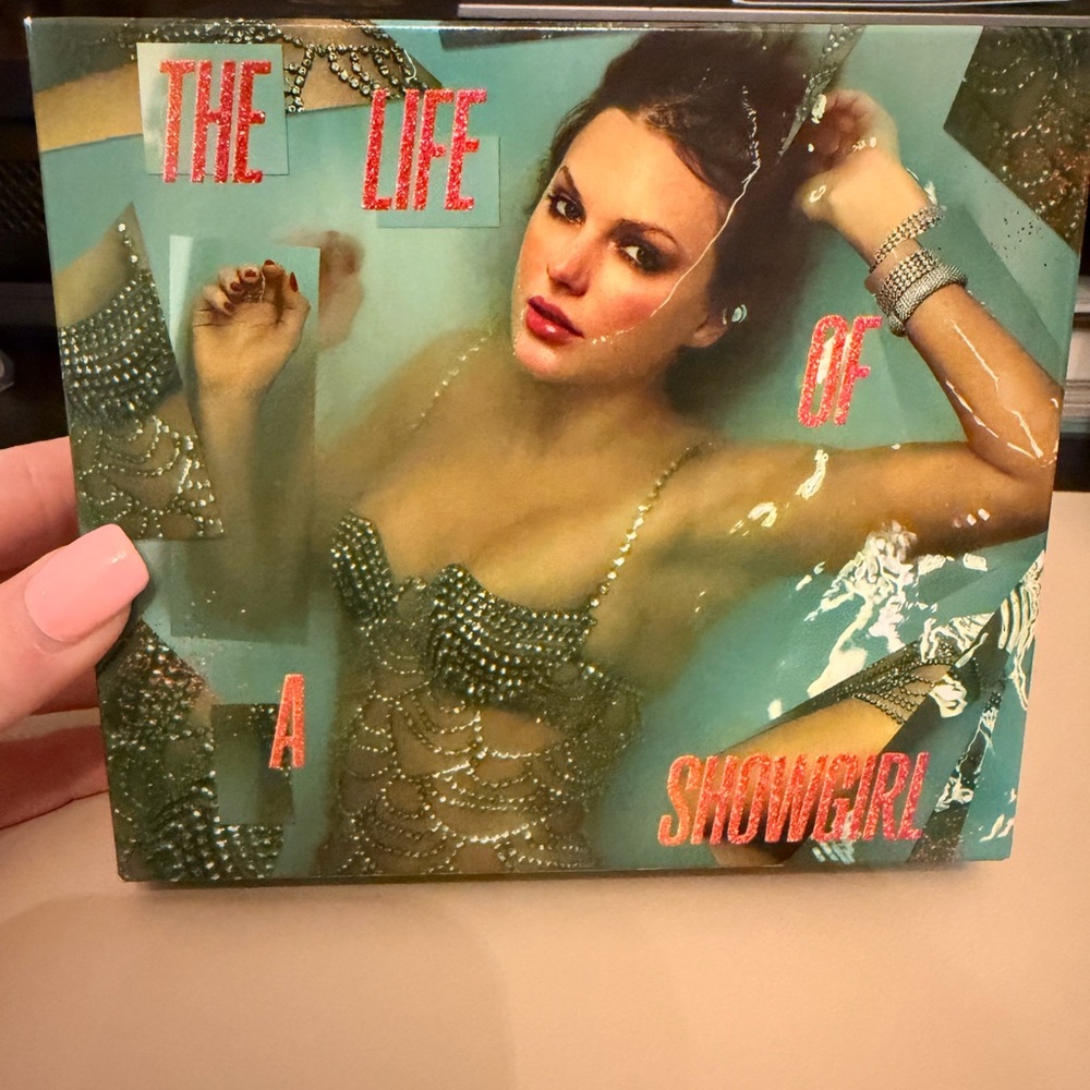 The Life of a Showgirl Orange Box Set with CD - Picture 2 of 4